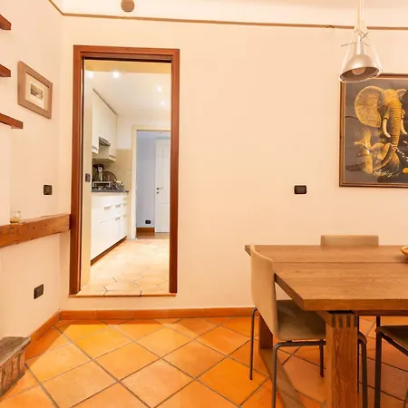 Cosy Two Bedroom Close To Navigli Milan