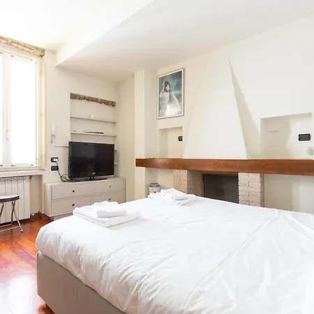 Cosy Two Bedroom Close To Navigli Apartment