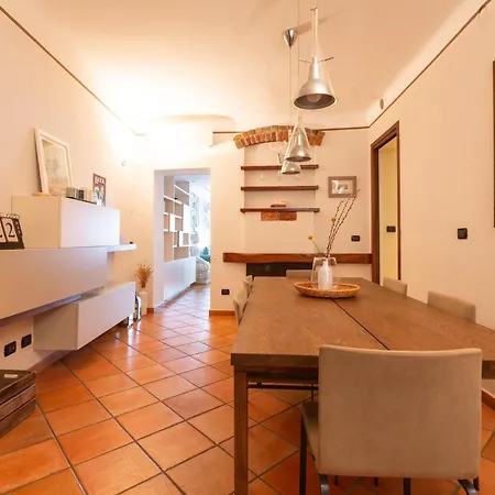 Cosy Two Bedroom Close To Navigli Apartment Milan