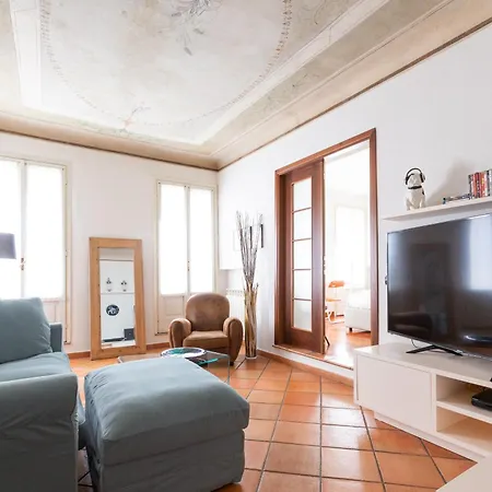 Cosy Two Bedroom Close To Navigli Apartment Milan