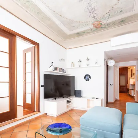 Cosy Two Bedroom Close To Navigli * Milan