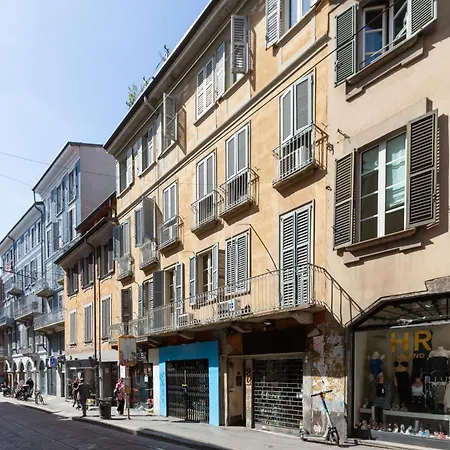 Cosy Two Bedroom Close To Navigli Milan